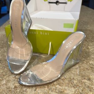 Clear and silver slides Gianni Bini